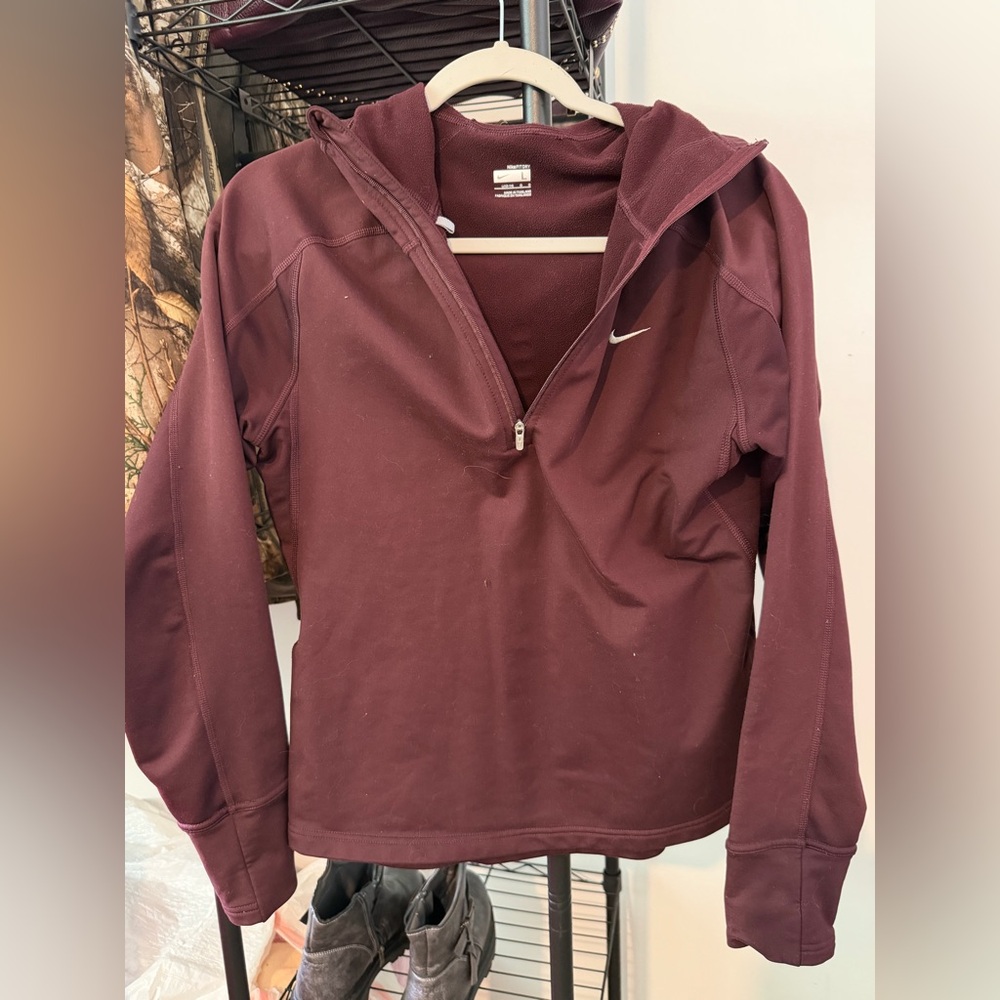 Nike athletic top size large. Lined and fitted.